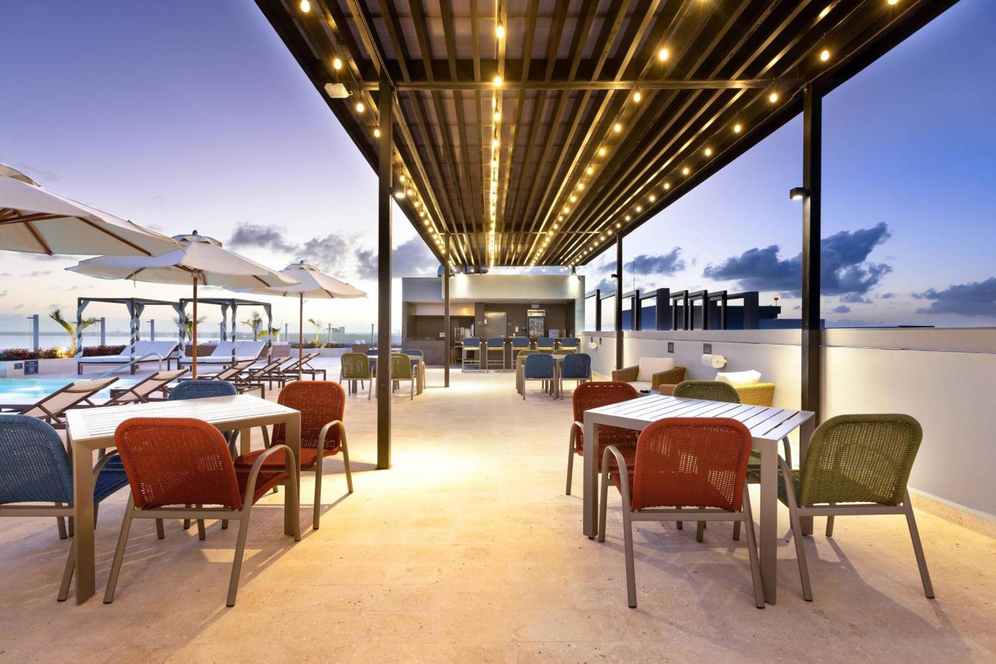 Residence Inn By Marriott Cancun Hotel Zone Bagian luar foto
